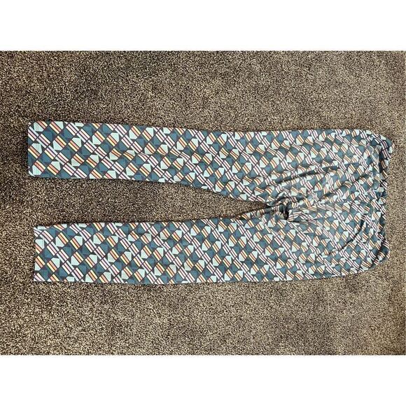 LulaRoe tall and curvy leggings - Picture 8 of 8